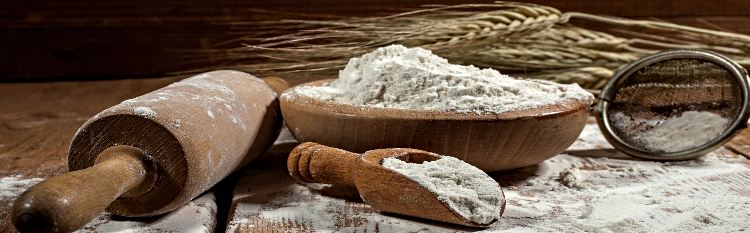 Farine et ustensiles de cuisine
