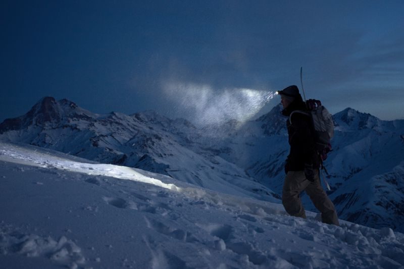 L'explorateur de nuit courageux grimpe | Lampes frontales