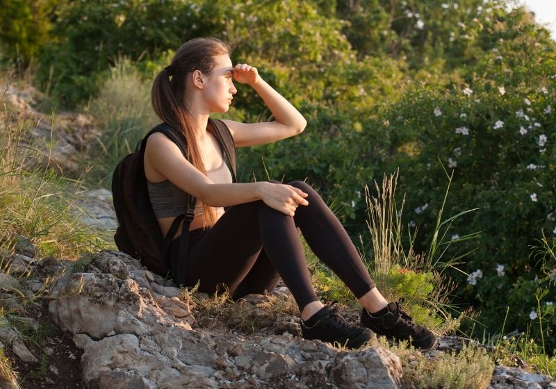 Portrait d'une magnifique jeune femme | Liste d'équipement de Wanderlust fait maison | XX choses que vous devriez avoir dans votre liste d'équipement de sentier des Appalaches