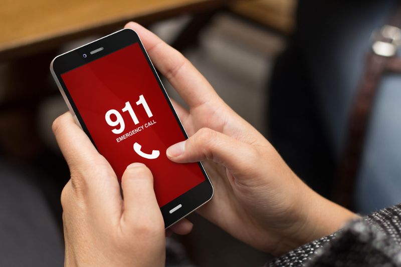 Erreurs 911 générées numériquement par une fille-concept-d'urgence