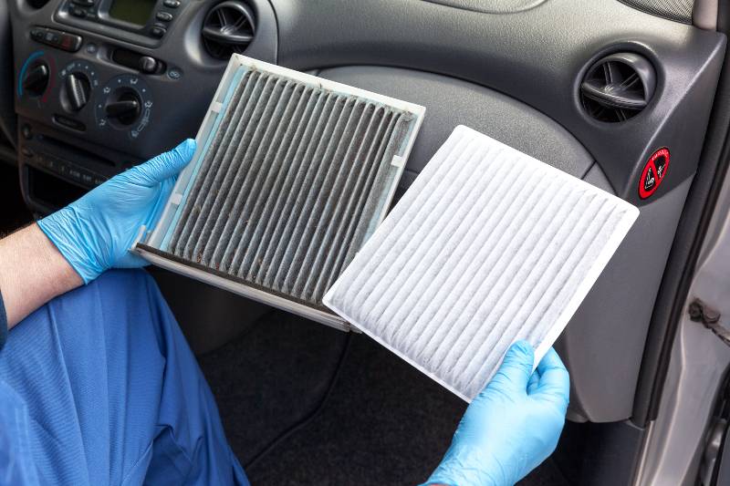 Filtre à air à pollen d'habitacle propre et sale pour une voiture | La pollution de l'air